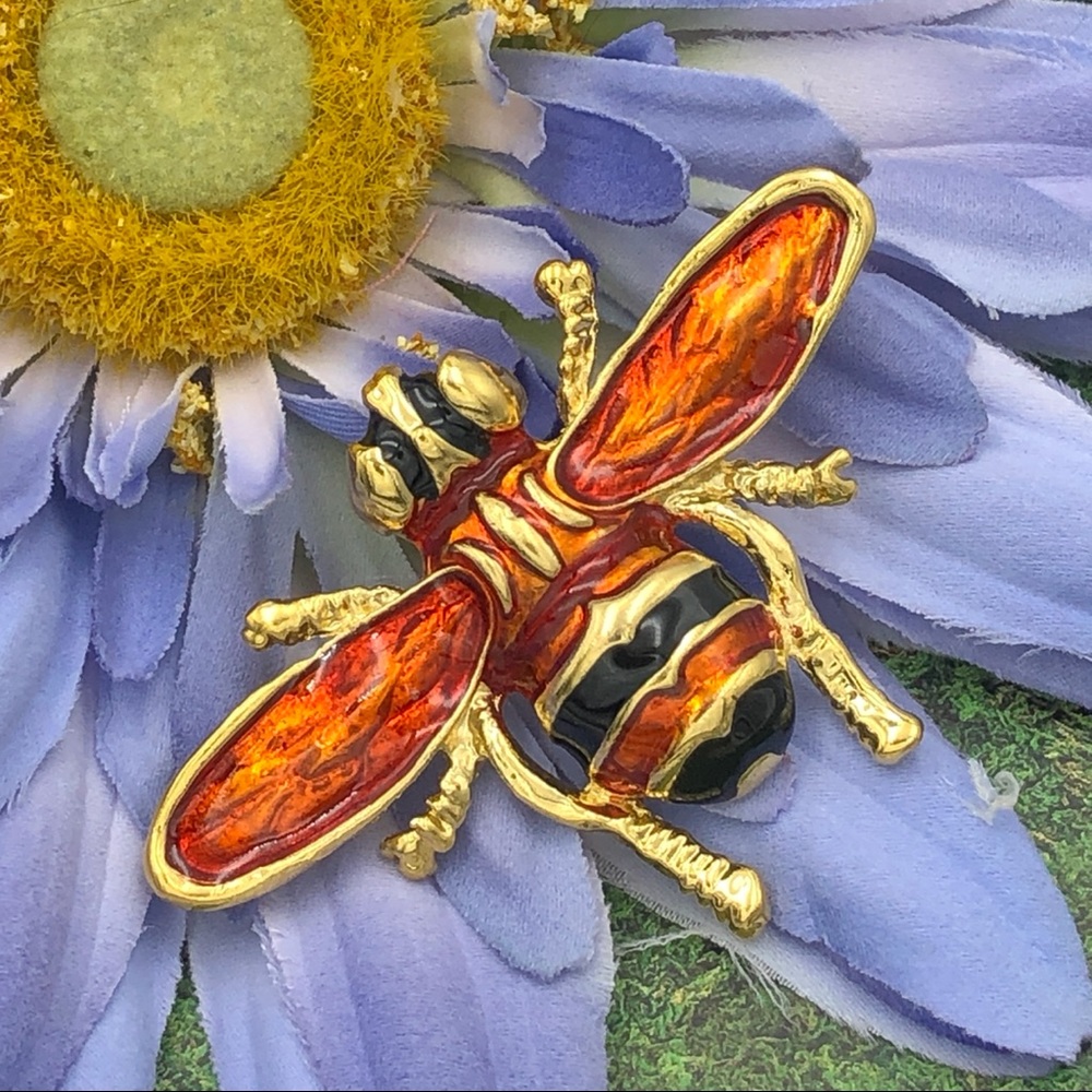 Red Bee Enamel Gold Tone Pin Brooch